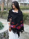 sawomi-kinnauri-palla-wool-black-handmade-shawl-closeup.jpg.webp