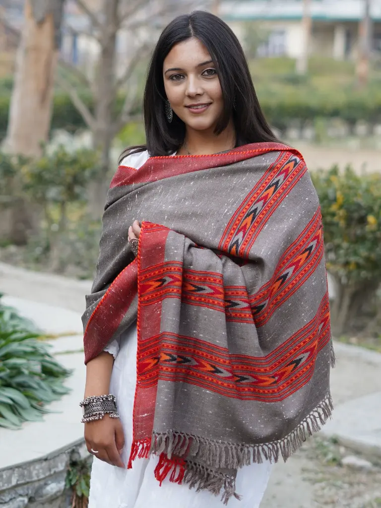 sawomi-3patti-kingri-ashgrey-wool-handmade-kullu-shawl-side.jpg.webp