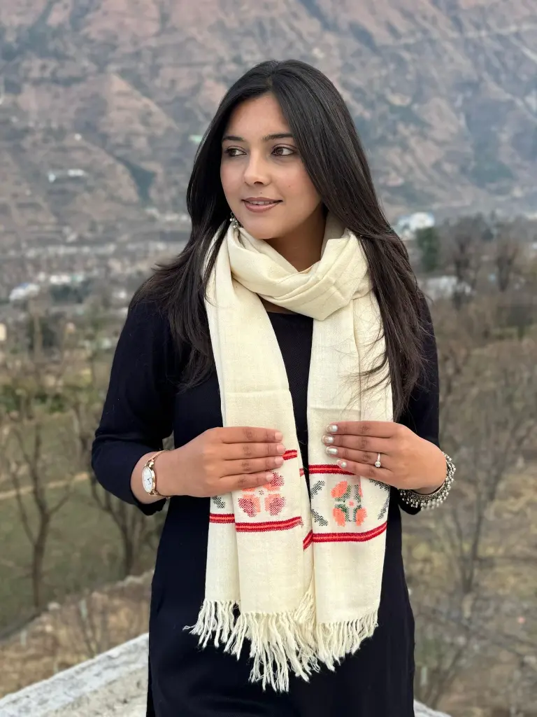 sawomi-kullu-himachal-white-stole-x-design-pure-wool-side.jpg.webp