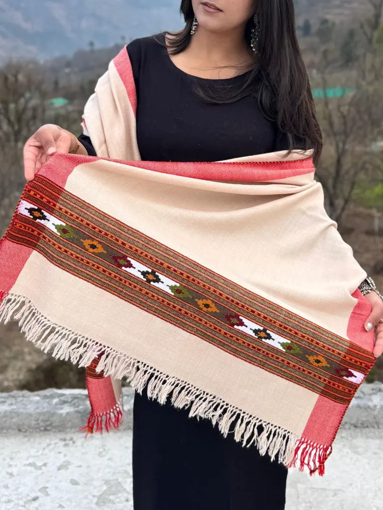 sawomi-kullu-himachal-light-beige-stole-chashm-design-pure-wool-closeup.jpg.webp