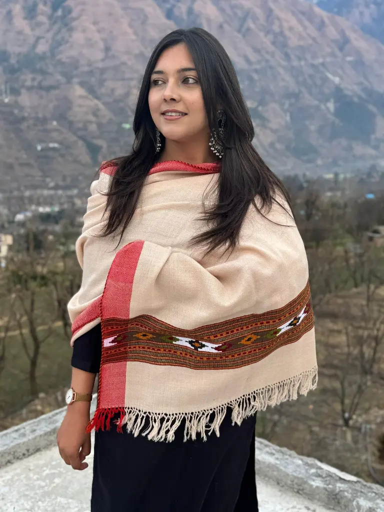 sawomi-kullu-himachal-light-beige-stole-chashm-design-pure-wool-side.jpg.webp