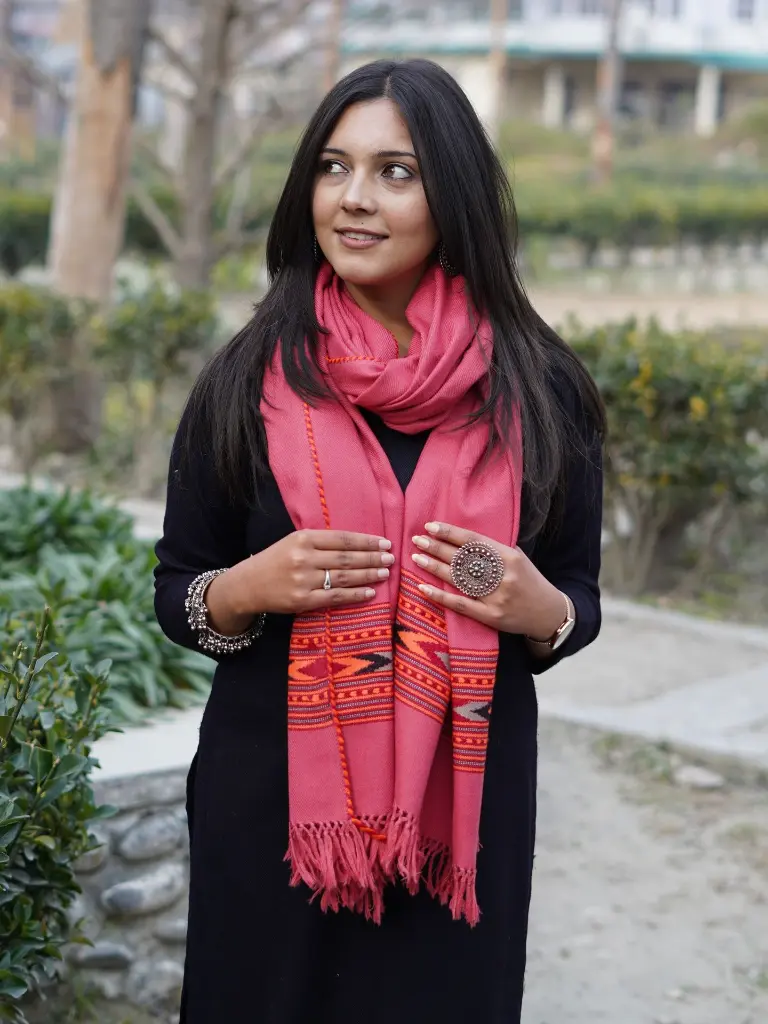 pink-kingri-kullu-design-handloom-pure-wool-shawl-folded.jpg.webp