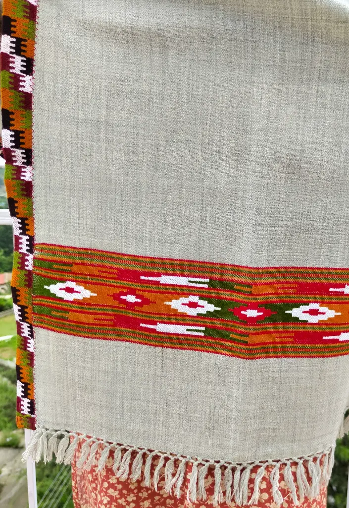 kullu-handloom-wool-shawl-grey-closeup.jpg.webp