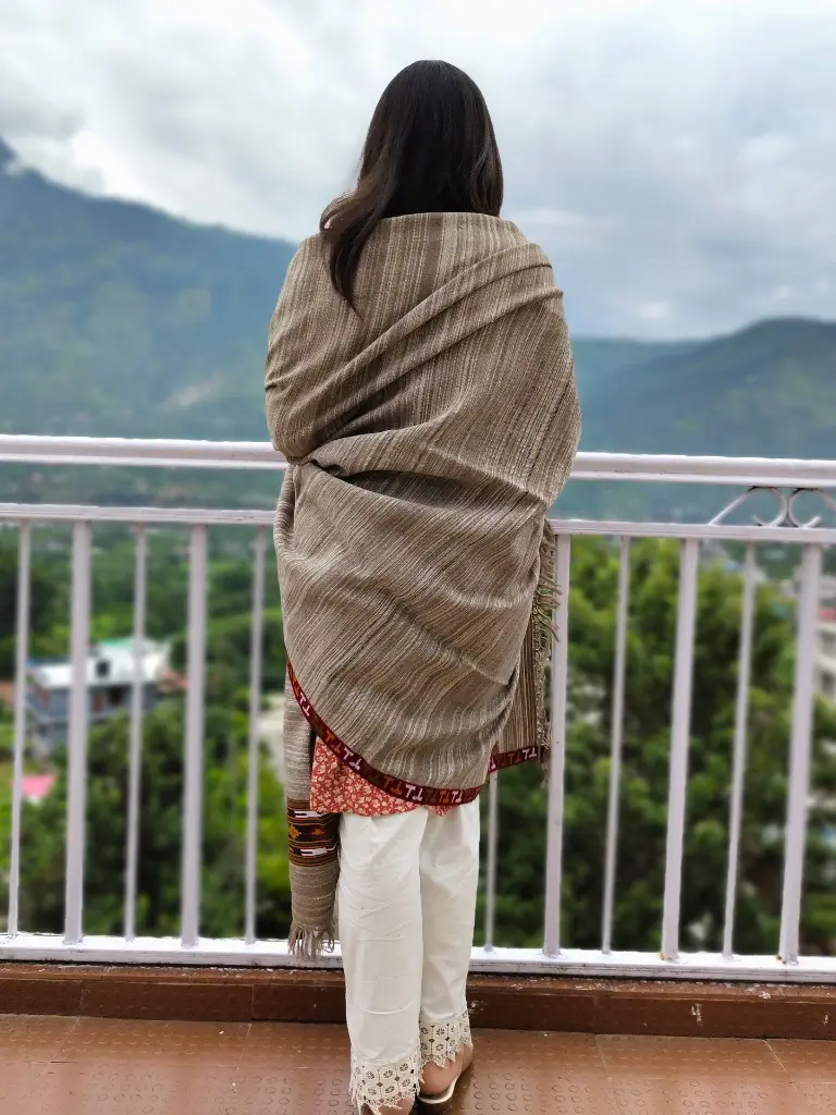 kullu-handloom-sheepwool-shawl-lightbrown-back.jpg.webp