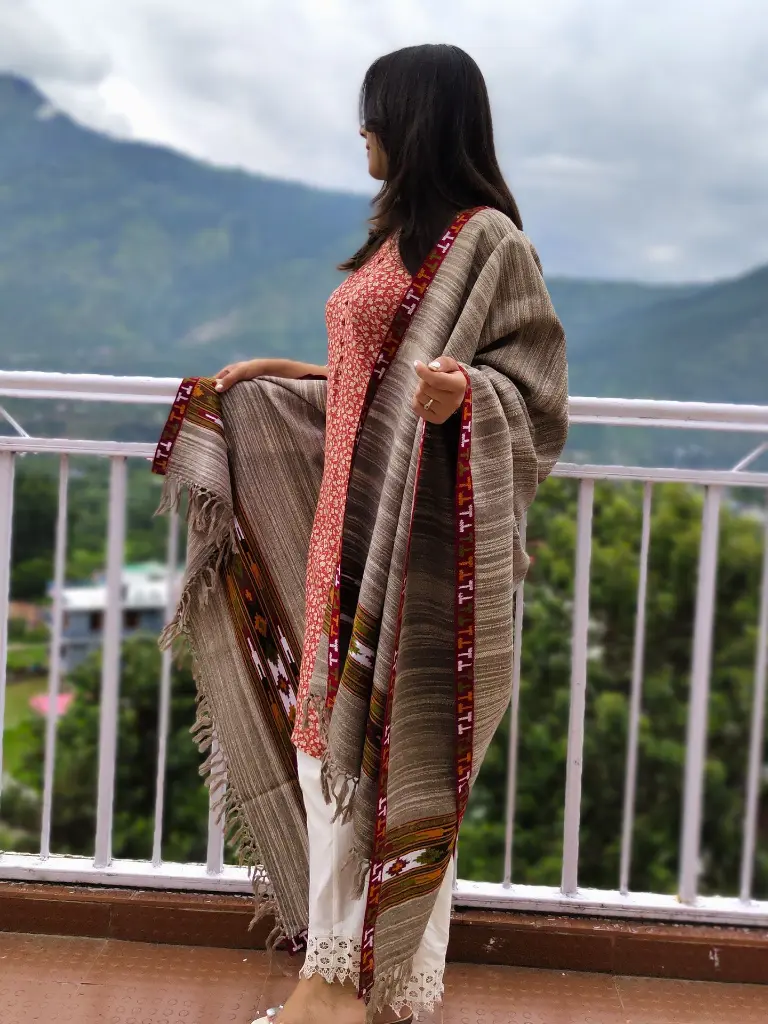 kullu-handloom-sheepwool-shawl-lightbrown-side.jpg.webp
