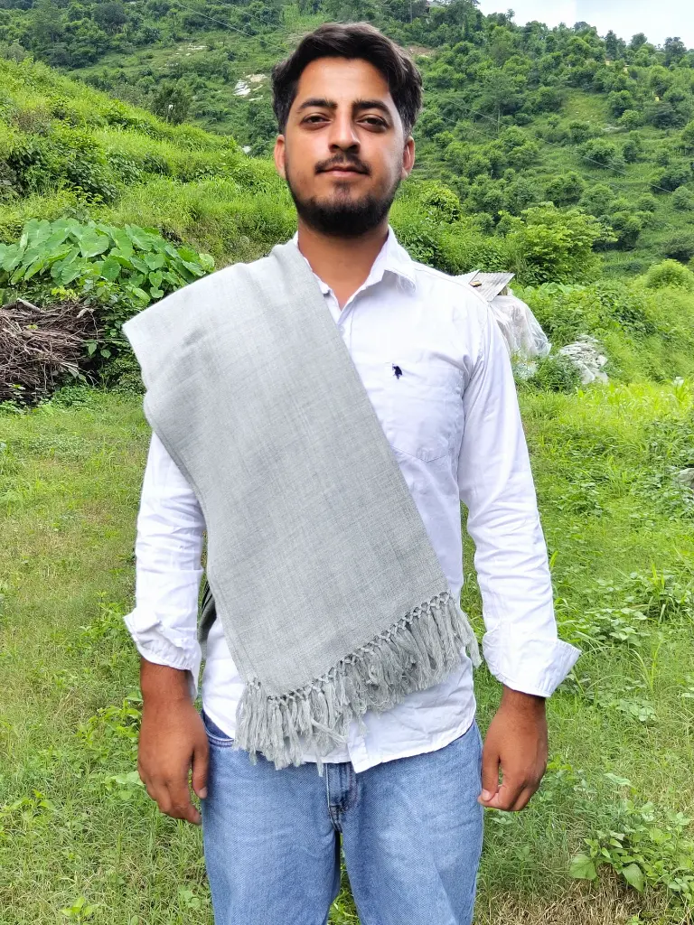 pure-wool-mens-handmade-himachali-light-grey-closeup.jpg.webp