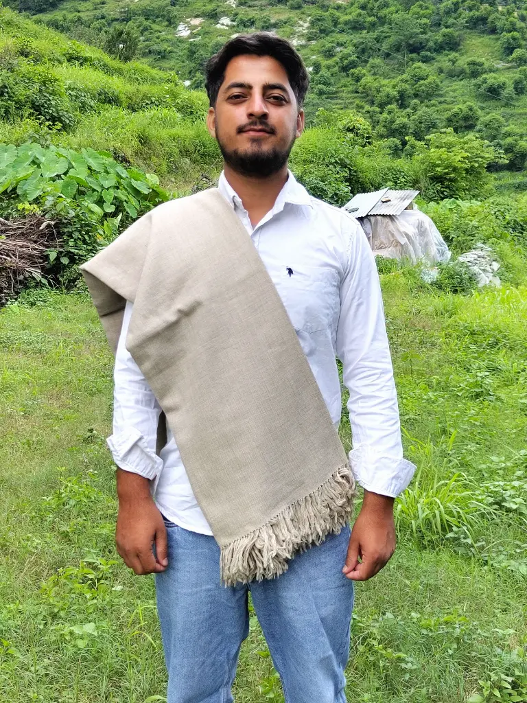 pure-wool-mens-handmade-himachali-pashimna-closeup.jpg.webp