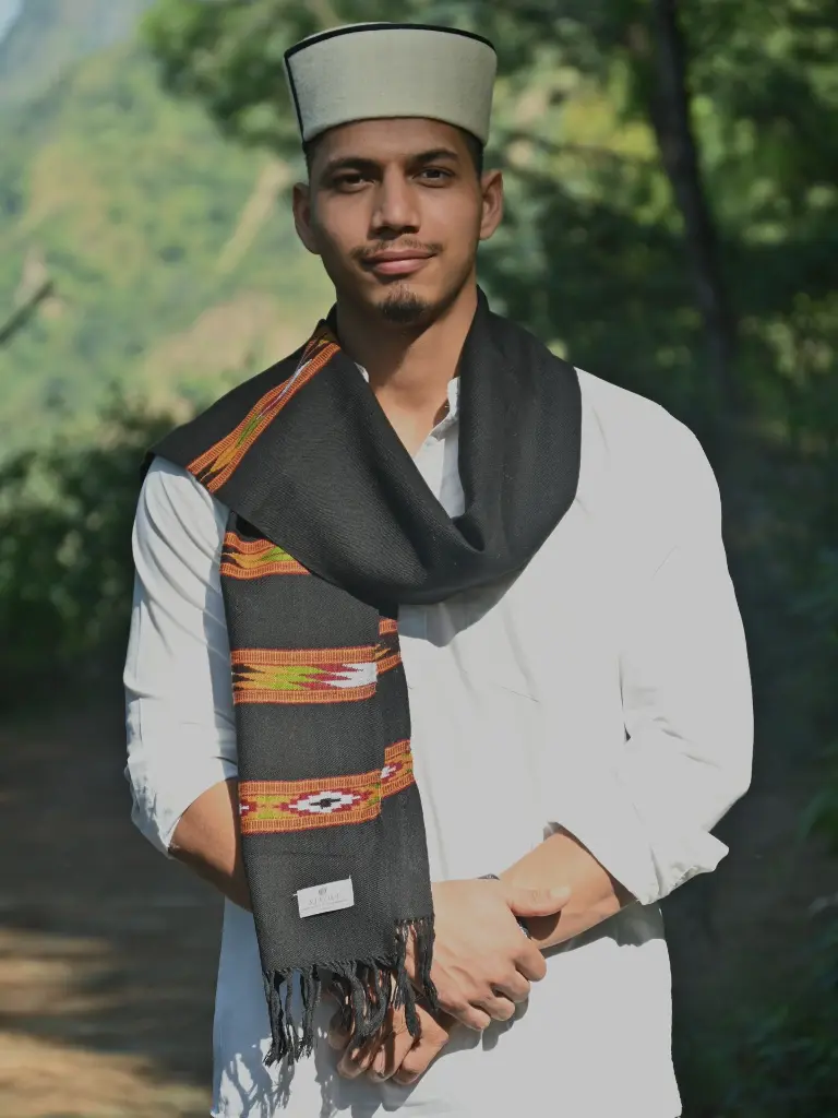 pure-wool-kullu-muffler-handloom-black-folded.jpg.webp