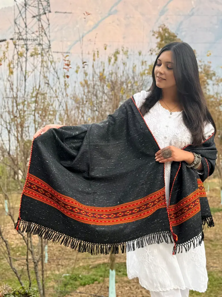 sawomi-handloom-woolen-black-stole-border.jpg.webp